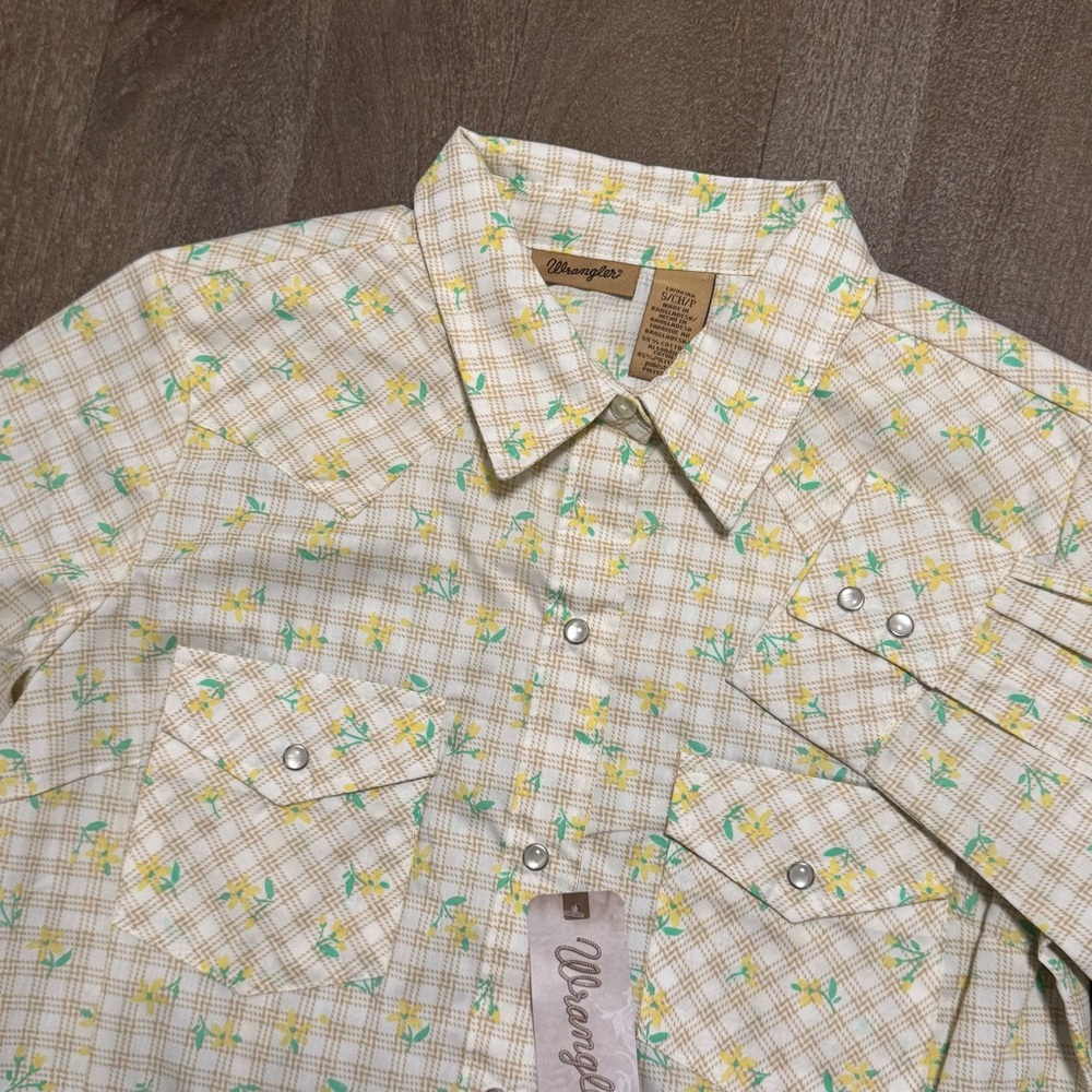 Wrangler Women’s Long Sleeve Button Snap Blouse Yellow Plaid Floral NWT Size S